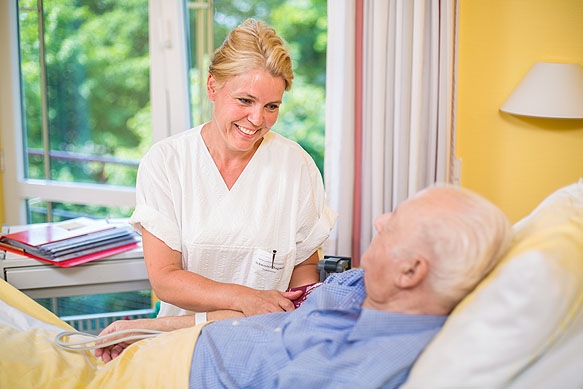 Industriefotograf: Krankenschwester und Patient