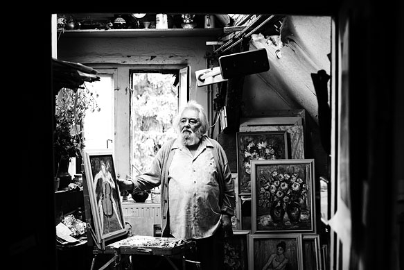 Der Künstler Dimiter Petkow in seinem Atelier