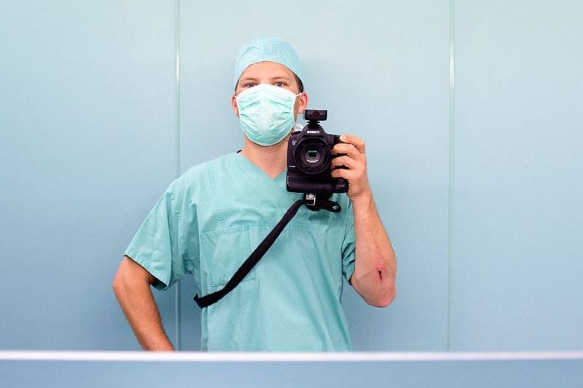 Industriefotograf: Making-Of-Selfie vor der OP im Krankenhaus